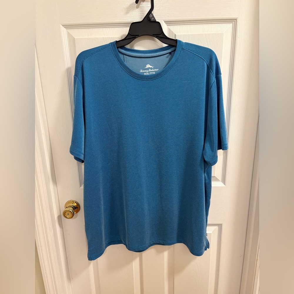 Tommy Bahama men’s shirt made of TENCEL modal and polyester. Great color & feel